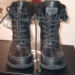 Gently used Kids Ugg Butte II boots
